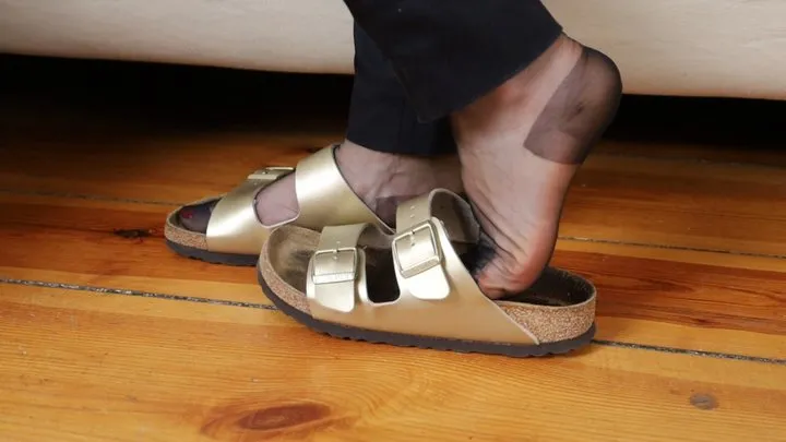 Kimisworld - Minimalistic Nylon Moments – Dangling & Shoeplay