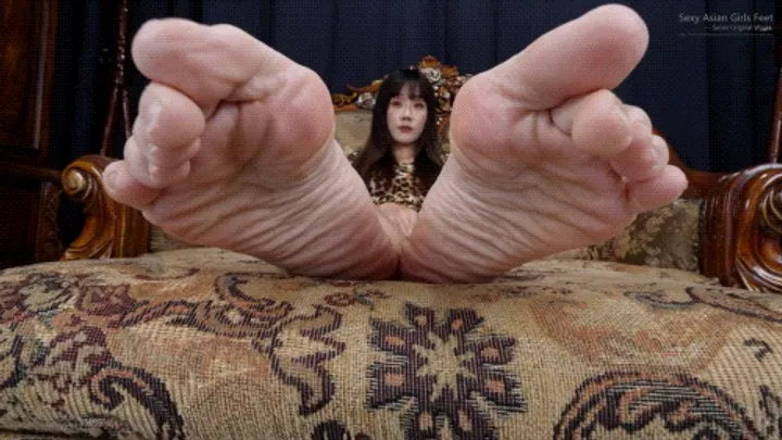 Sexy Asian Girls Feet - Sexy Asian girl Yike showcases her sexy 39EU big feet4 HD