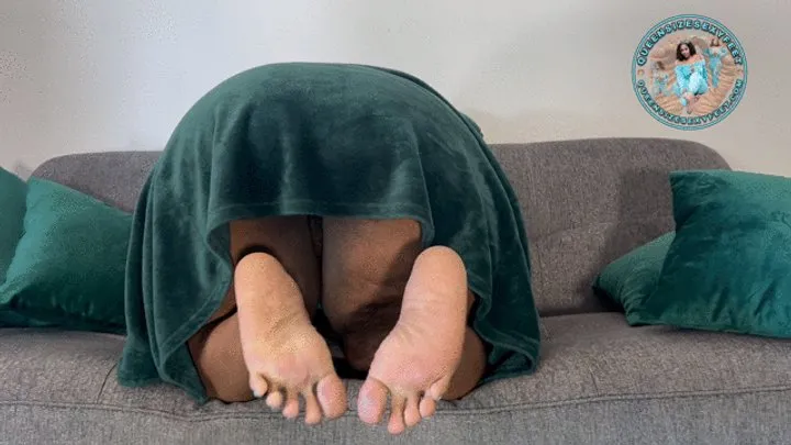 Queentacular - Big Step Mama’s Loud Wet Fart Countdown - Queensizesexyfeet