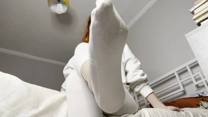 Kathrynnegoddessfeet - White socks and toe wiggling!