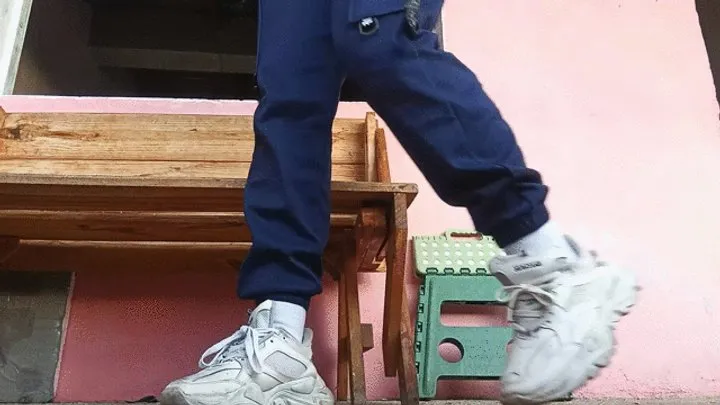 Goddess Foot Fetish - They are beautiful feet but with a very big smell on them (7)
