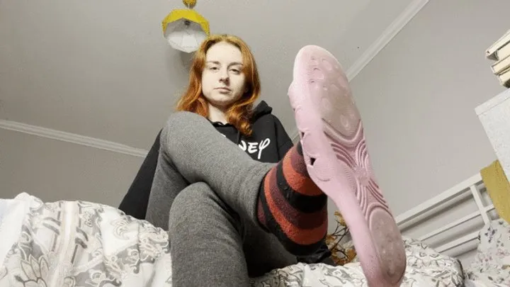 Kathrynnegoddessfeet - Cum with my stinky socks!
