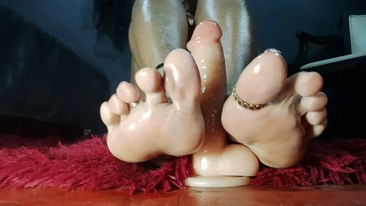 Goddess Foot Fetish - Giving a big handjob with the arches of my feet to a huge dildo (1)