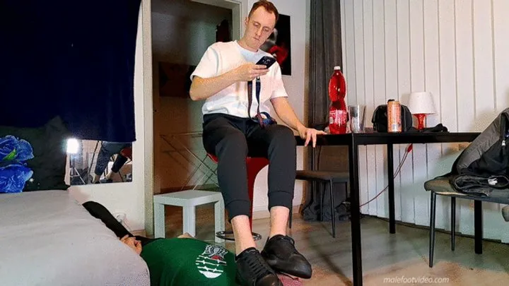 Czechmalefoot Video Store - Barefoot twink Mario foot worship feet size 46