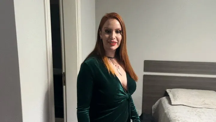 Maisa Pravo Cuckoldings - After work my hubby licks my sweaty, dusty feet and sandals - foot worship