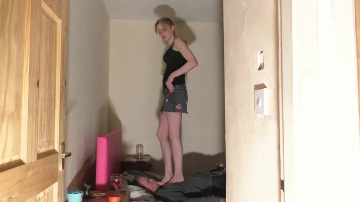 C H E L S E A - Chelsea's Toe Sucking Trampling (4K)