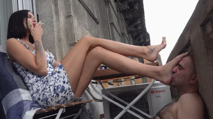 Goddess Rea Longest Legs - REA - The City Under My Feet - Footstool, Smoking, Legs Crossing And Ignore At My Balcony 720p