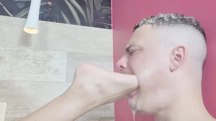 Fetish Factory Brazil Foot Fetish - Suffer with my feet inside your throat, expelling liters of saliva through your mouth - By Cindy Lopes - CLIP 4