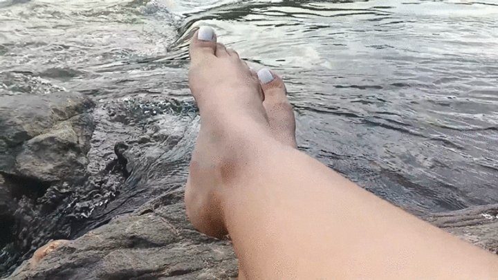 Goddess Foot Fetish - How beautiful my pronounced arches look in the middle of nature (3)