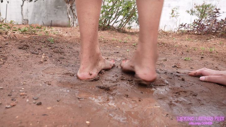 Licking Latinas Feet - SUSAN - Oink for me, pig! (4K)