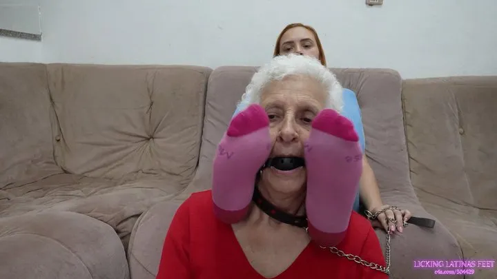 Licking Latinas Feet - MANU - Old slave enjoys sweaty feet! (4K)
