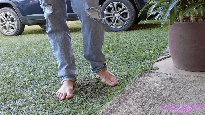 Licking Latinas Feet - LOLAH VIBE - Very dirty feet for lucy! (HD)