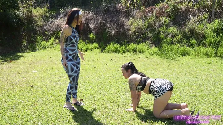 Licking Latinas Feet - NIKA - All pets should go outside to play! (4K)