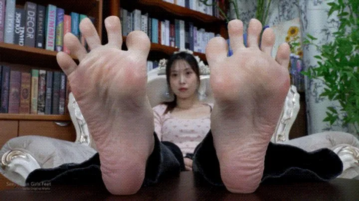 Sexy Asian Girls Feet - Beautiful girl Dajia showing off her big sexy foot72 4K