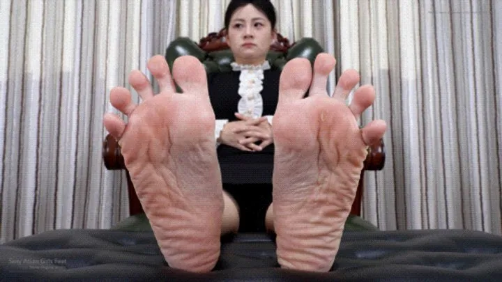 Sexy Asian Girls Feet - Asian young woman Zhang Zhang shows off her sexy little feet4 4K