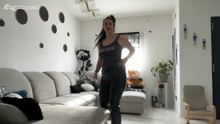 Prettyprincess - farting session in leather pants