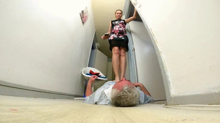 D A N I E L L E - Danielle's Hall Trampling FLOOR CAMERA (4K)