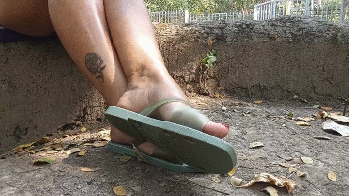 Goddess Foot Fetish - with their pronounced arches in flip flops and in the middle of a quiet place (3)
