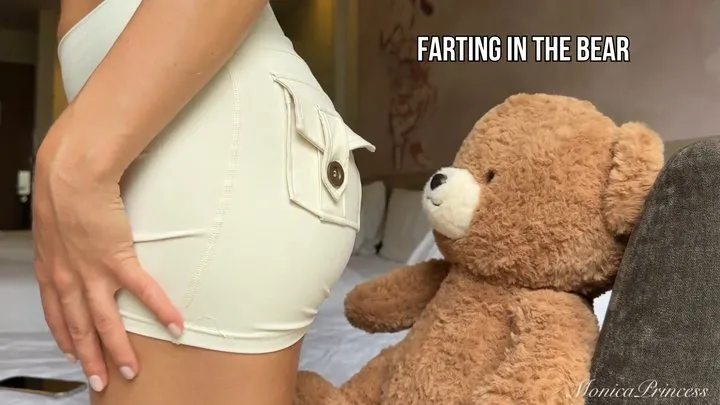 Monica Princess - Farting In the Bear