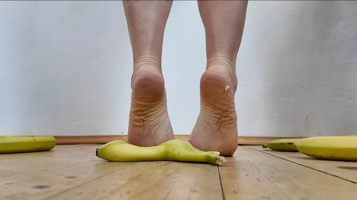 Forgetmenot - STOMPING on your dick using banana aV