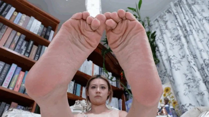 Sexy Asian Girls Feet - Beautiful woman Yaoyao showing off her sexy flexible big foot41 4K