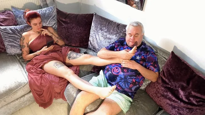 Amy Squirrel - Jennifer's Elegant Foot Massage & Foot Kissing