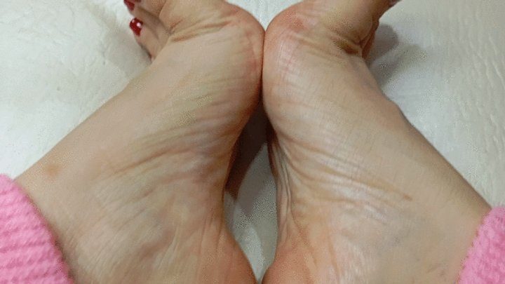 Goddess Foot Fetish - Magnificent pronounced arches in small feet (4)