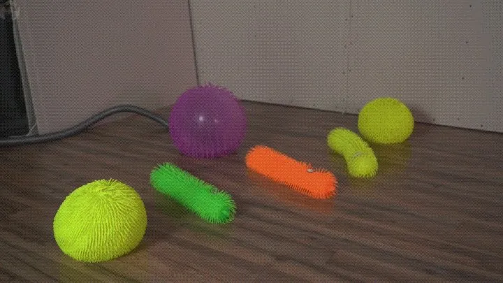 Vacuum Dreams - A traveler discovered a strange place and encountered rubber monsters