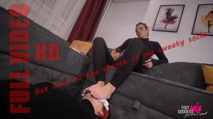 Foot Goddess Mia - HD_Dirty slut and dirty sneakers - FULL