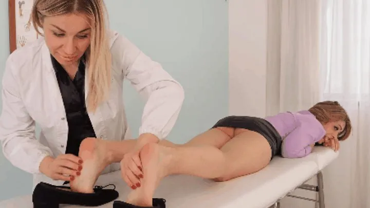 Umiliati  Offesi - Italian Story - The fake podiatrist