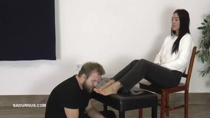 Sadurnus - Mistress Natasa's resting Foot worship wmv