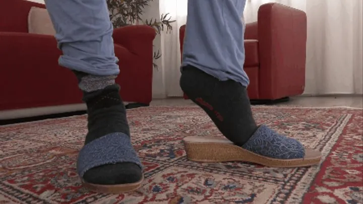 Gisy Admirable Fetish Fantasies - Evening comfort, morning chill – Fatima and her favorite socks ( FOOTFETISH )