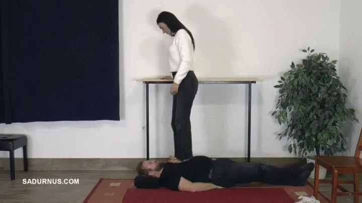 Sadurnus - Slave under the feet of Mistress Natasha mp4 Barefoot A