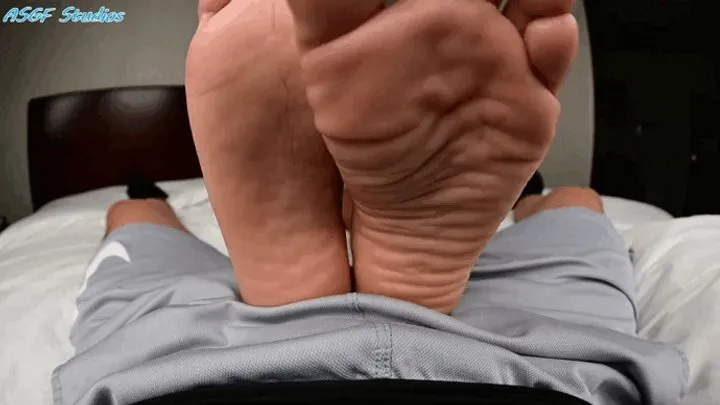 Amateur Soles Giantess And Footjobs - * Custom Scraps * Athetlic Latina mami MILKS dick with her CHUNKY SOLES! Footjob Fun! - MOV