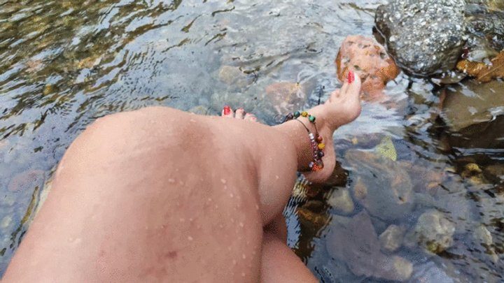 Goddess Foot Fetish - Pronounced arches in the middle of a lot of water (1)