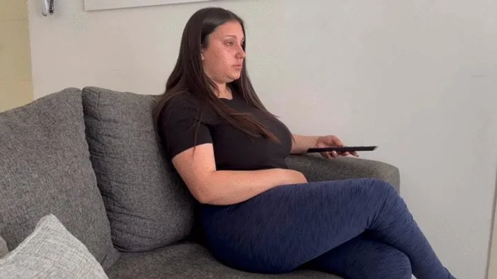 The Fart World - Fio Candid Farts On The Couch!