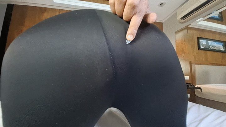 Goddess Scarlet White - GIANT GODDESS FART ON SMALL SLAVE PART 3 BY BABI AND SMALL JEFF CAM BY ALINE FULL HD