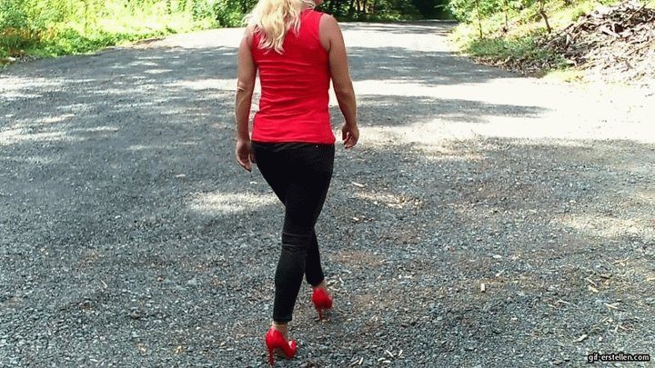 Helenas Feet High Heels Tights Legs - The lost Pumps 3 muddy Nylons wmv 1280 x 720