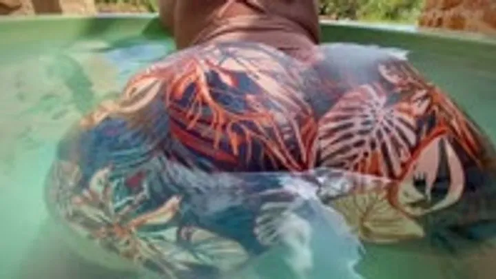 Tabbys Ebony Assss - STEAMY HOT TUB FARTS!!! TABBYEBONY