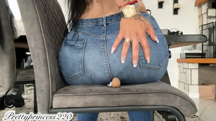 Prettyprincess2 And Ricardo73 - Small man, big farts