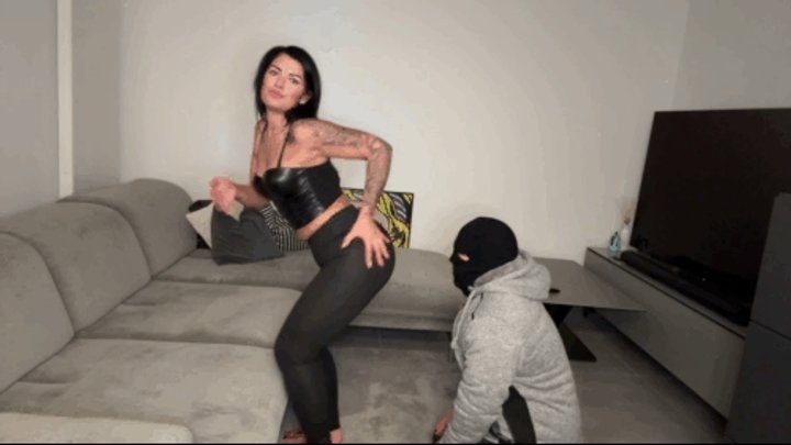 Lady Jeanette - Facesitting mit großem Arsch
