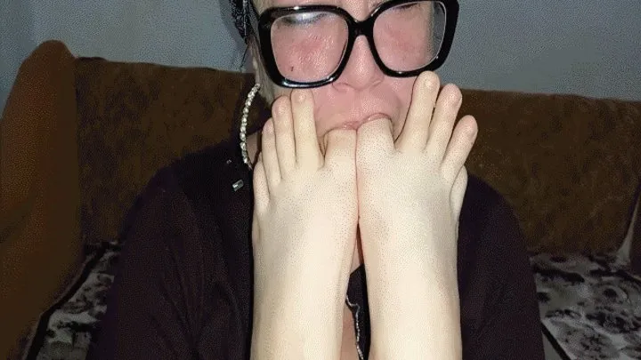 Appetizing Crumpet - A Pedicure with Worship MP4