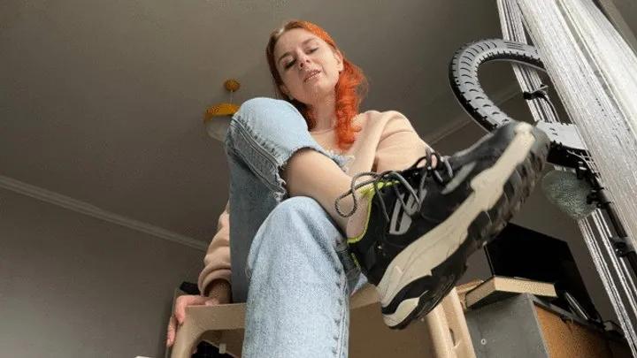Kathrynnegoddessfeet - Smelly sneakers, socks and feet!