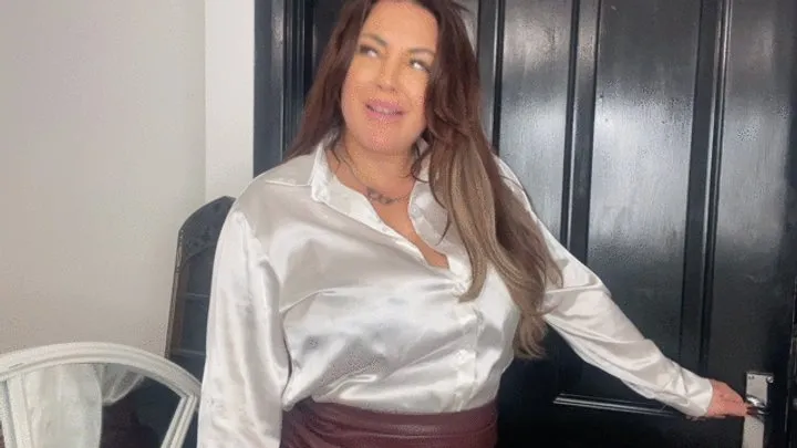 Capturedcurves - Estate agent Rara gets a surprise capture