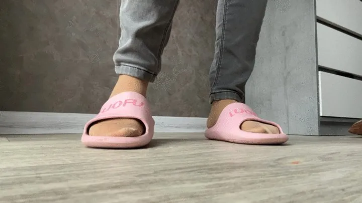 Kathrynnegoddessfeet - Feet in pantyhose and slippers!