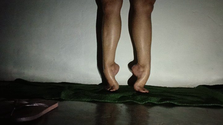Goddess Foot Fetish - Pronounced arches in toe-tip feet (2)