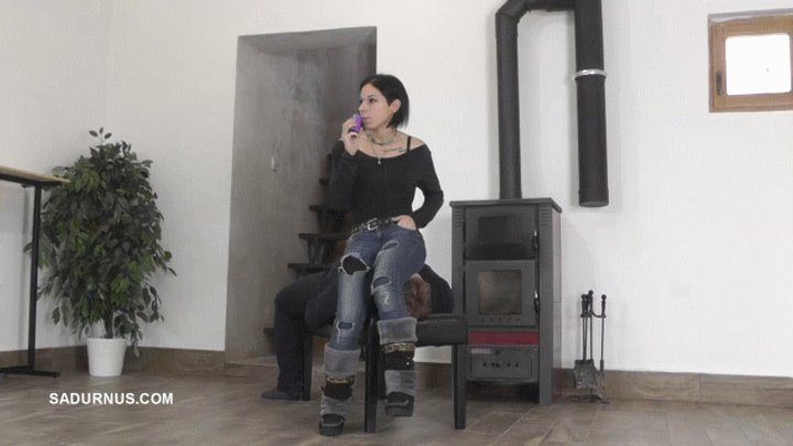 Sadurnus - Under Mistress Sydney's jeans! A wmv
