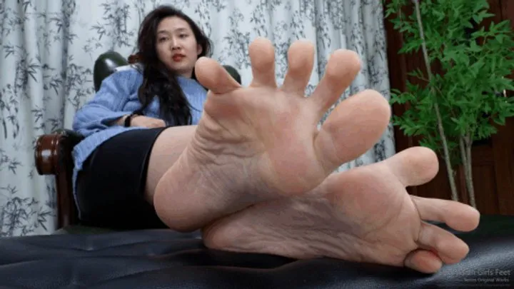 Sexy Asian Girls Feet - Asian young woman QingQing shows her sexy feet2 4K