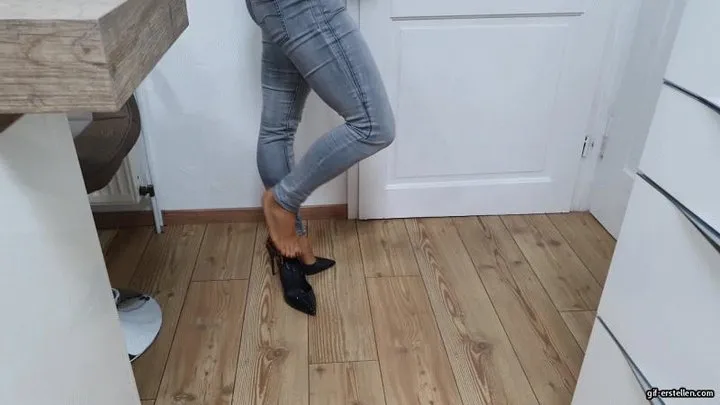Helenas Feet High Heels Tights Legs - Apple puree in my High Heel and tights wmv 1280 x 720