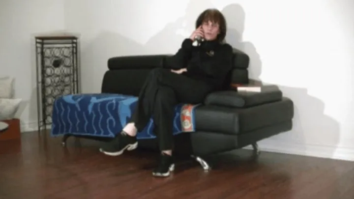 Spit  Feet  Armpits - Call for mature feet